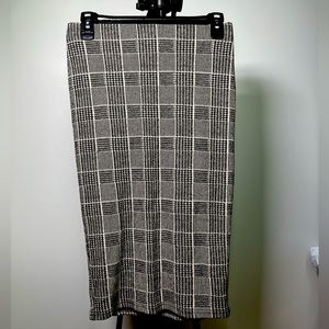 Primark plaid pencil skirt, medium lenght, size 6, new